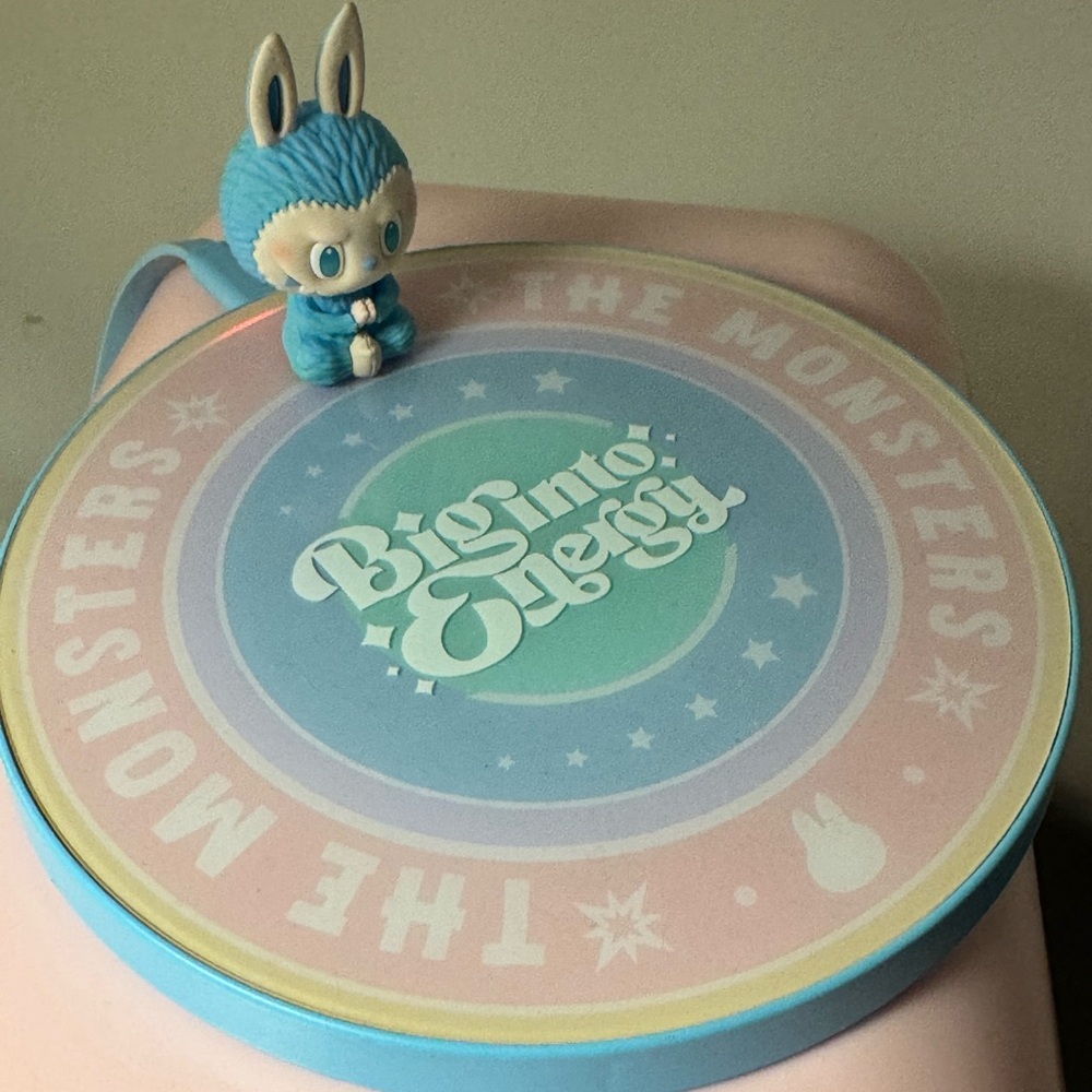 Authentic THE MONSTERS Labubu Big into Energy Series-Wireless Charger - Picture 5 of 14